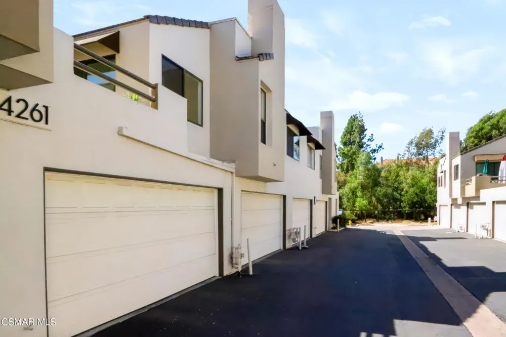 4261 Las Virgenes Road #2 Calabasas, CA 91302