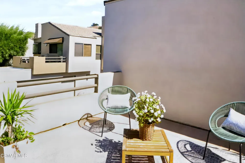 4261 Las Virgenes Road #2 Calabasas, CA 91302