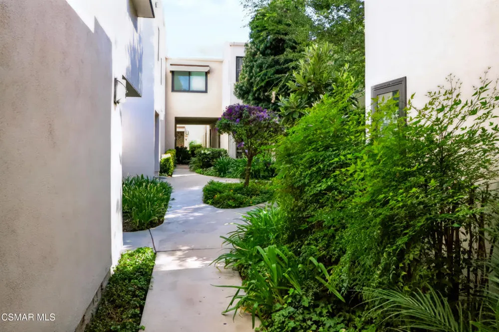 4261 Las Virgenes Road #2 Calabasas, CA 91302
