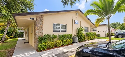 130 SE 10th St #130