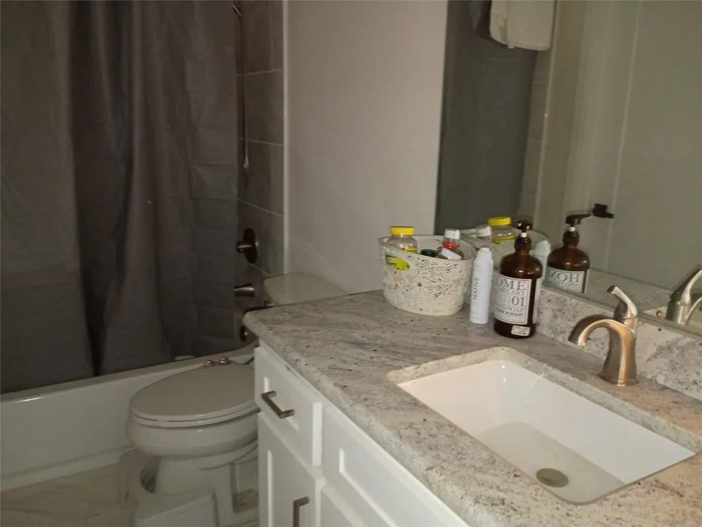 2806 Hackberry Drive Ennis, TX 75119