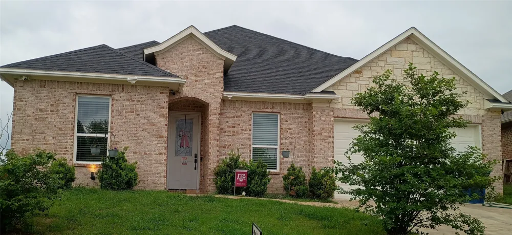 2806 Hackberry Drive Ennis, TX 75119