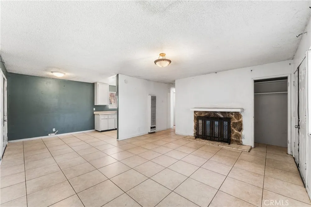 16227 Juniper Hesperia, CA 92345