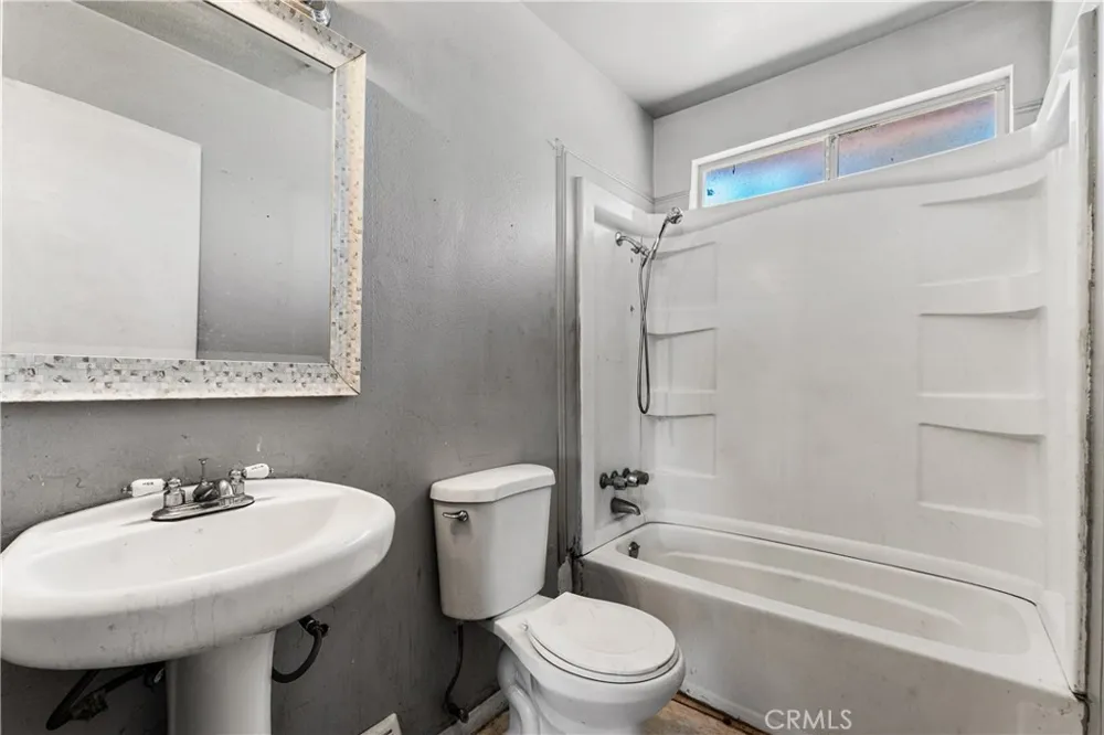 16227 Juniper Hesperia, CA 92345
