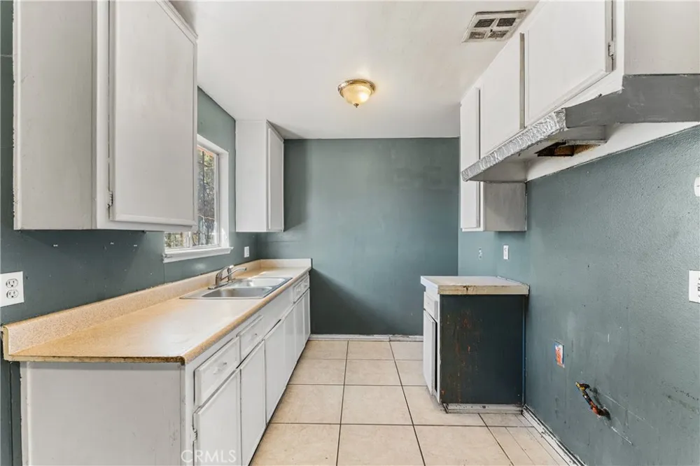 16227 Juniper Hesperia, CA 92345