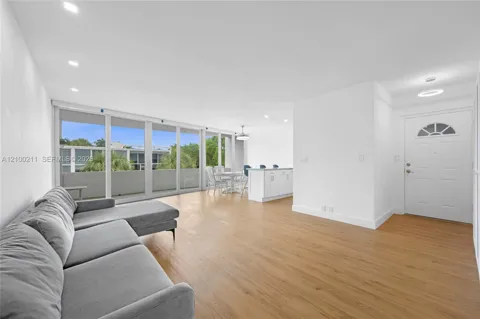 10210 Collins Ave #306