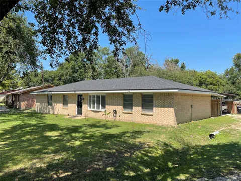 1209 Magnolia