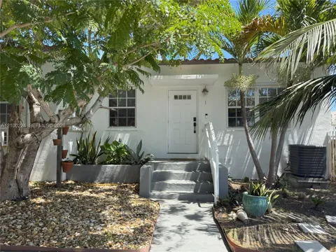 8401 Crespi Blvd