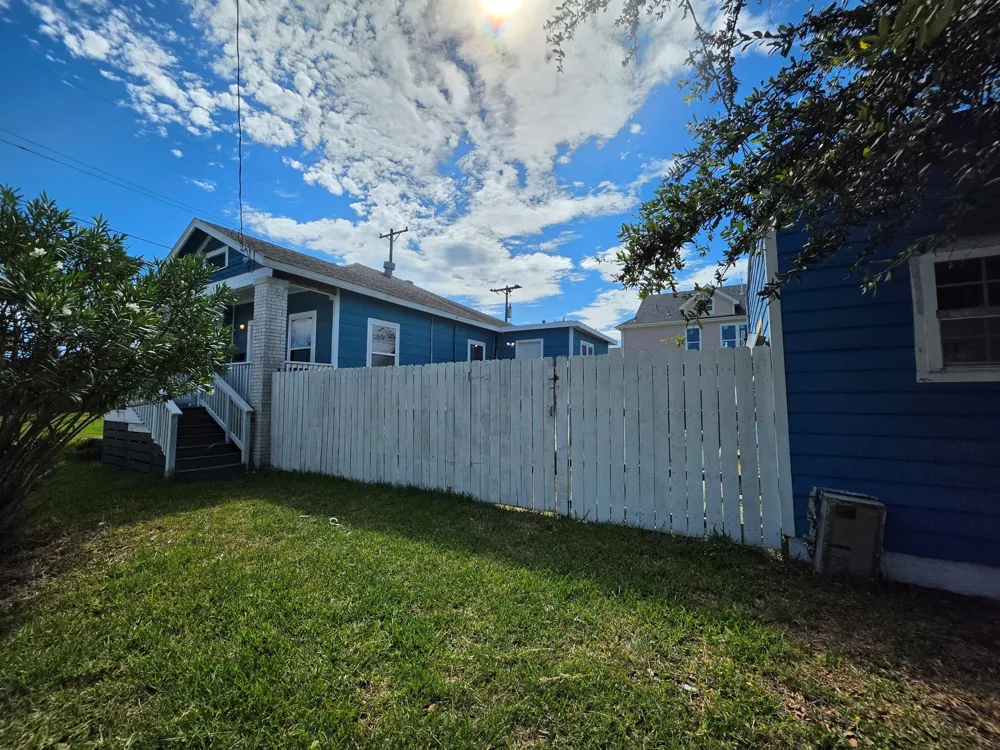 911 43rd Street Galveston, TX 77550
