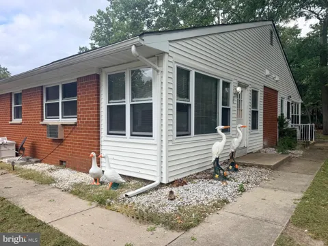 221 COLUMBINE AVENUE #C