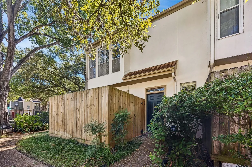 2100 Tanglewilde Street #261 Houston, TX 77063