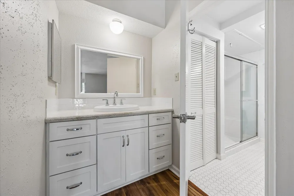 2100 Tanglewilde Street #261 Houston, TX 77063