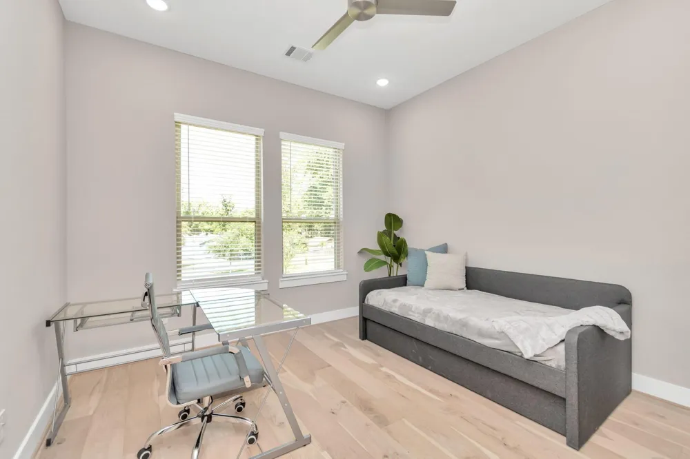 305 Queen Sude Lane Houston, TX 77091