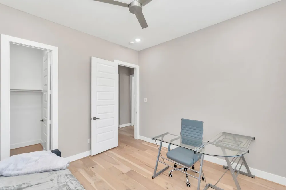 305 Queen Sude Lane Houston, TX 77091