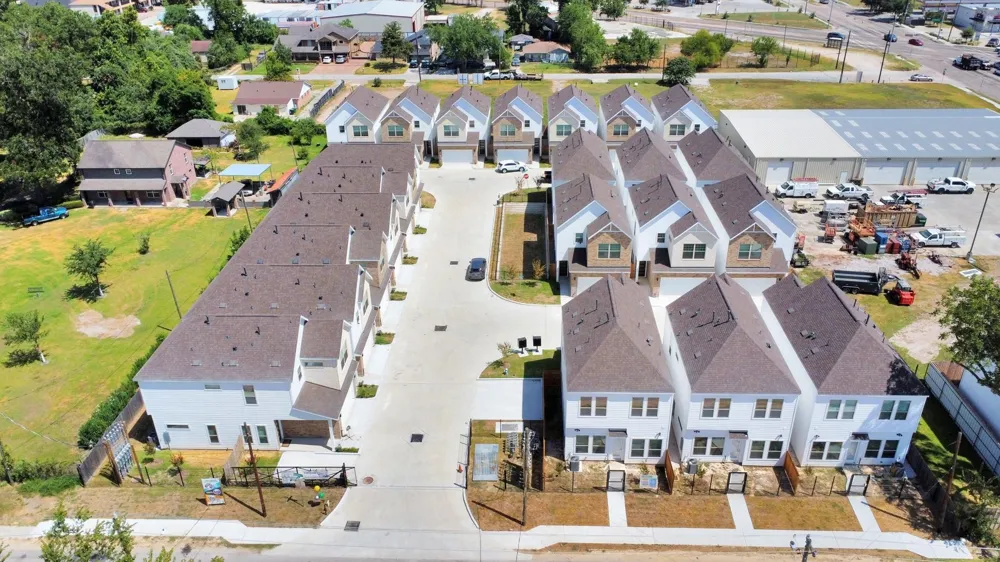 305 Queen Sude Lane Houston, TX 77091