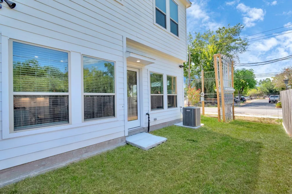 305 Queen Sude Lane Houston, TX 77091
