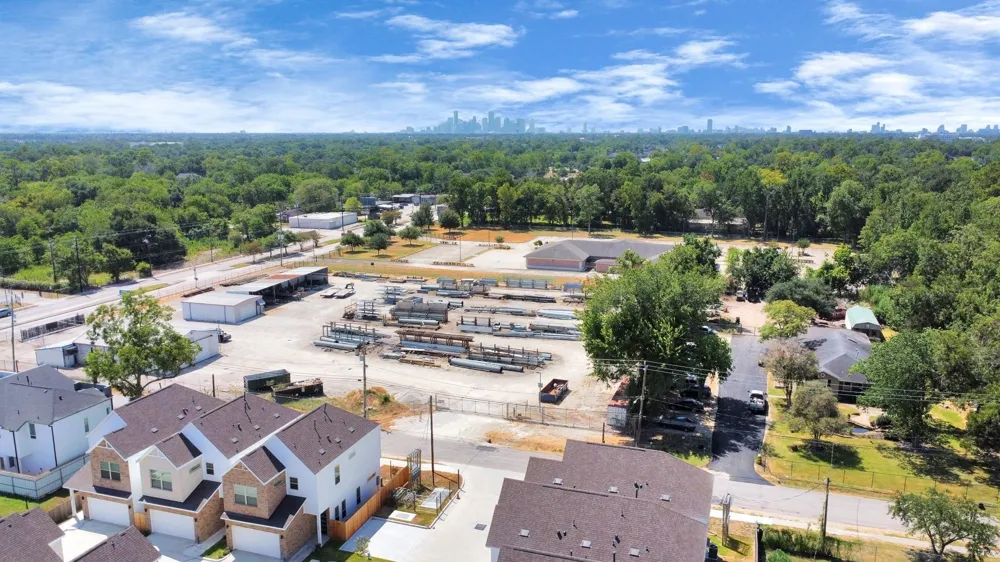 305 Queen Sude Lane Houston, TX 77091