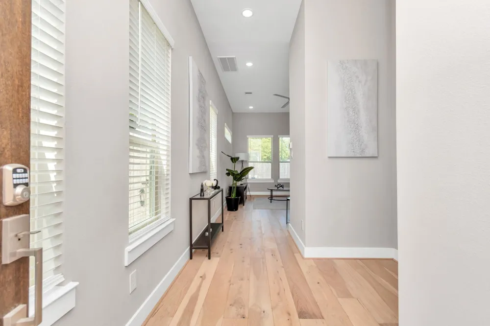 305 Queen Sude Lane Houston, TX 77091