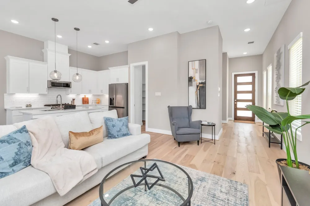 305 Queen Sude Lane Houston, TX 77091
