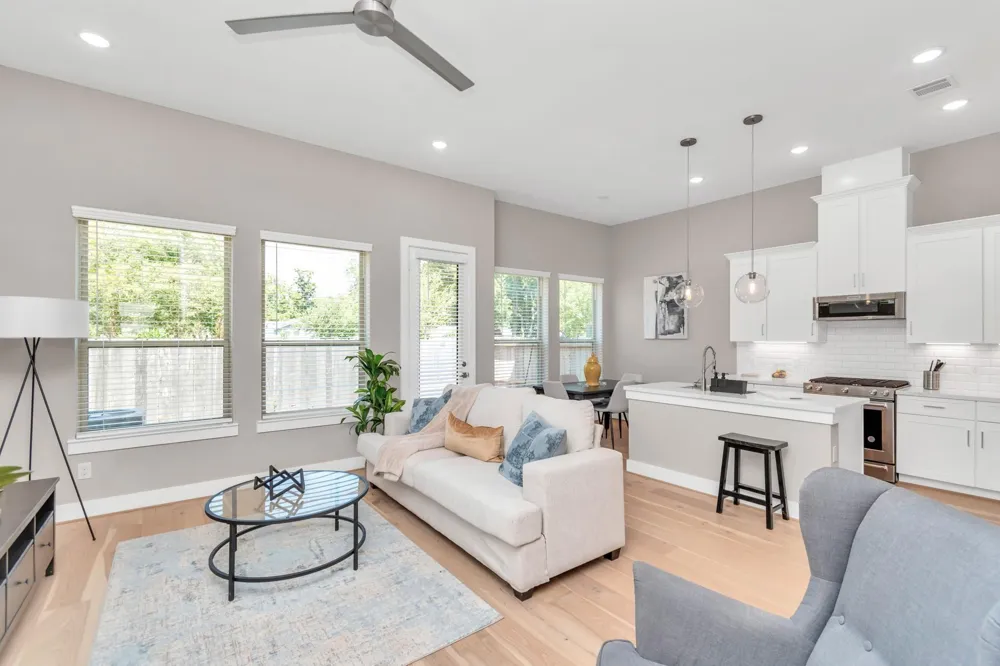 305 Queen Sude Lane Houston, TX 77091