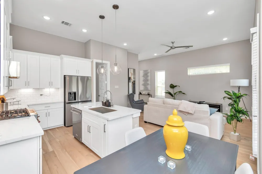 305 Queen Sude Lane Houston, TX 77091