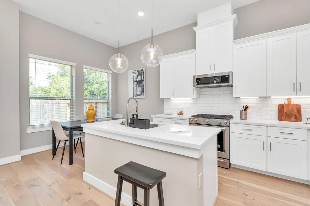 305 Queen Sude Lane Houston, TX 77091