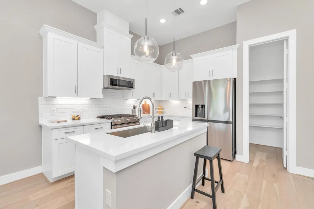 305 Queen Sude Lane Houston, TX 77091