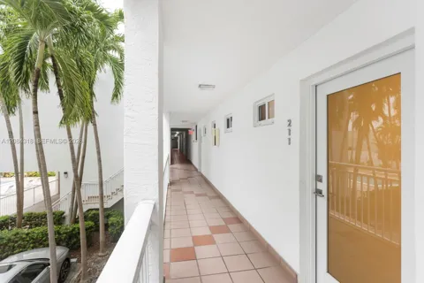 1666 West Ave #211
