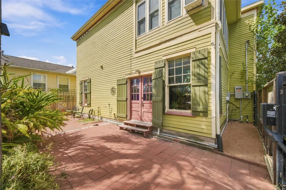 1201 Postoffice Galveston, TX 77550