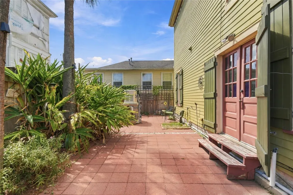1201 Postoffice Galveston, TX 77550