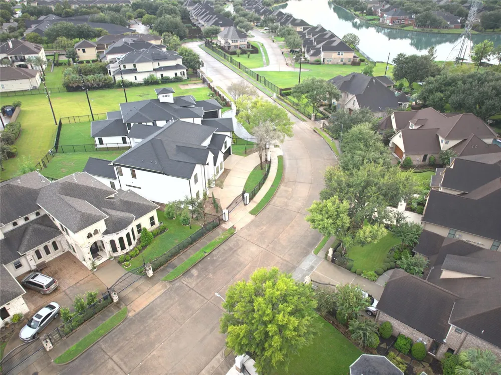 2217 Waterford Village Boulevard Missouri City, TX 77459