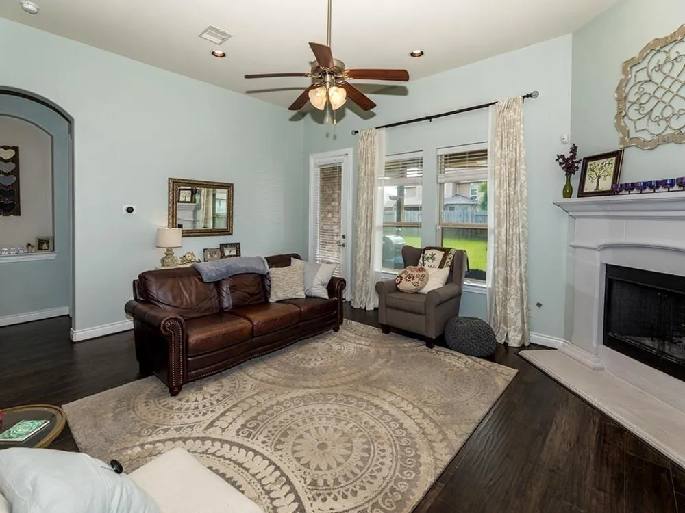 671 Cumberland Ridge Lane League City, TX 77573