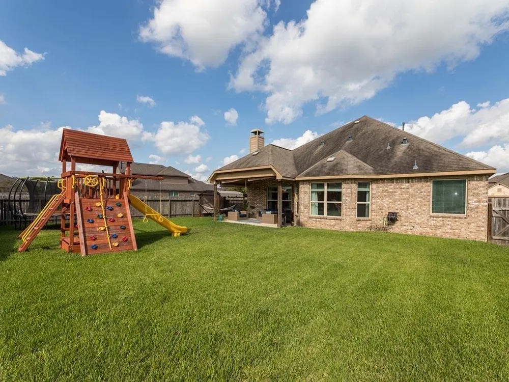 671 Cumberland Ridge Lane League City, TX 77573