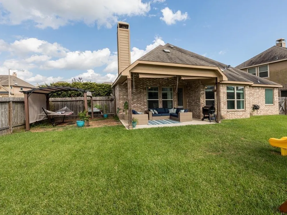 671 Cumberland Ridge Lane League City, TX 77573