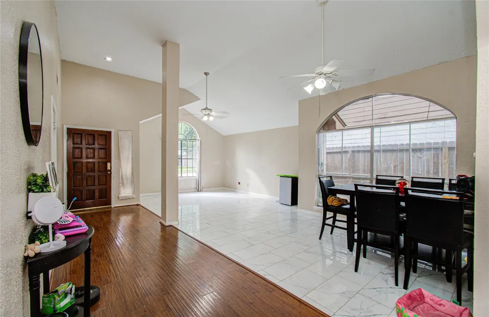 8622 Sparkling Springs Drive Houston, TX 77095