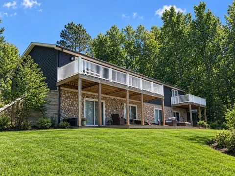 1504 Devries Drive