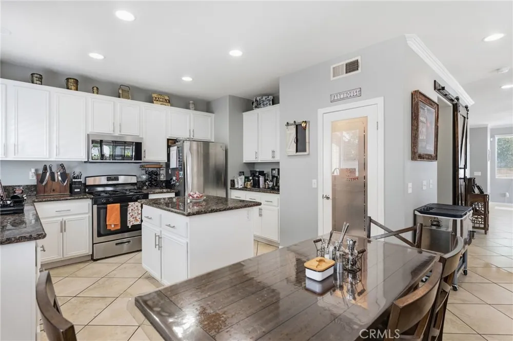 29268 Sandpiper Lake Elsinore, CA 92530
