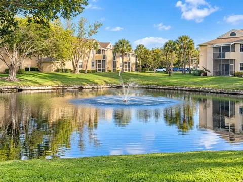 860 CYPRESS PARK WAY #L4