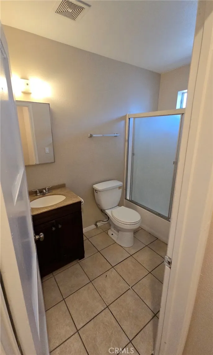 8642 Bennett Fontana, CA 92335