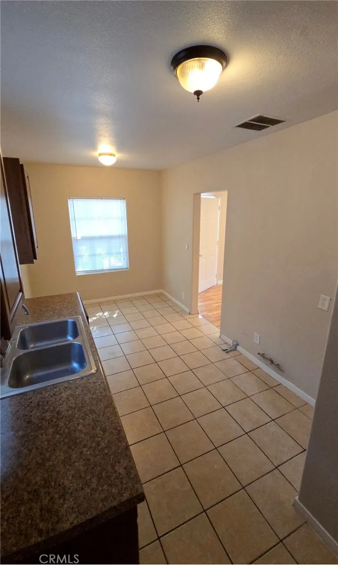 8642 Bennett Fontana, CA 92335