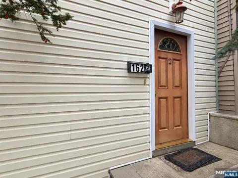 162 Paris Avenue 2