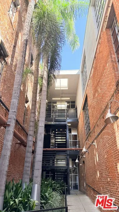 500 S Molino Street #307 Los Angeles, CA 90013