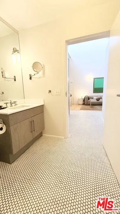 500 S Molino Street #307 Los Angeles, CA 90013
