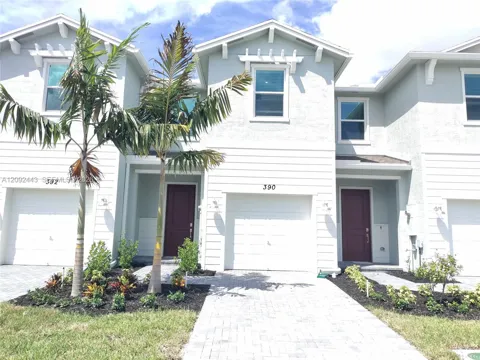 390 SE Crossoak Lane