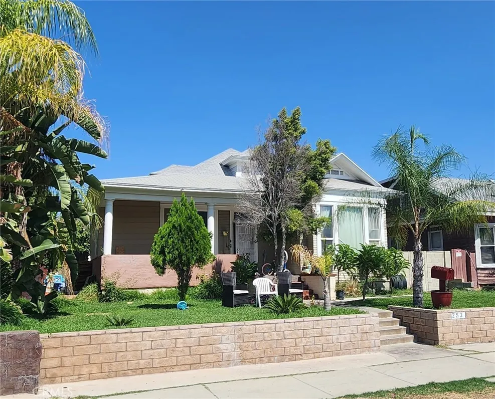 253 E B Colton, CA 92324