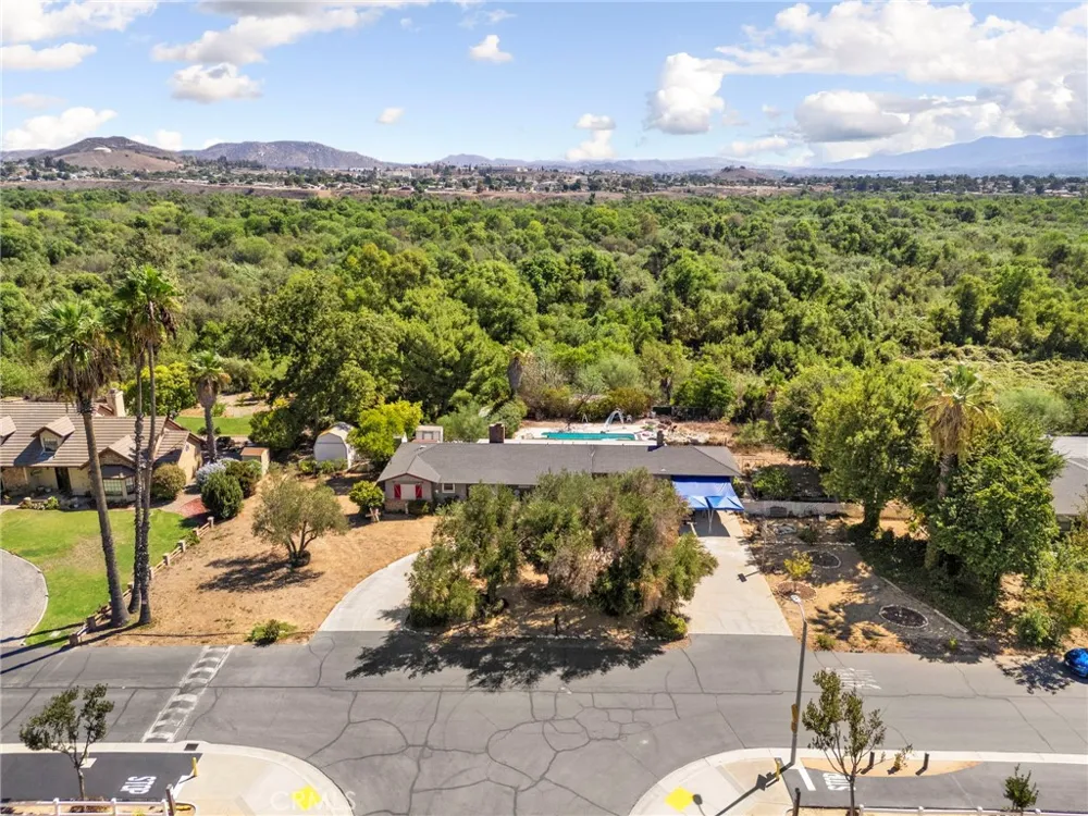 8170 Grapewin Corona, CA 92880