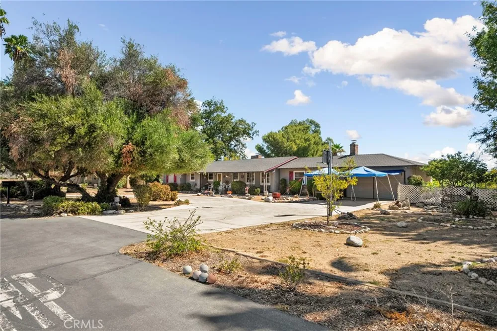 8170 Grapewin Corona, CA 92880
