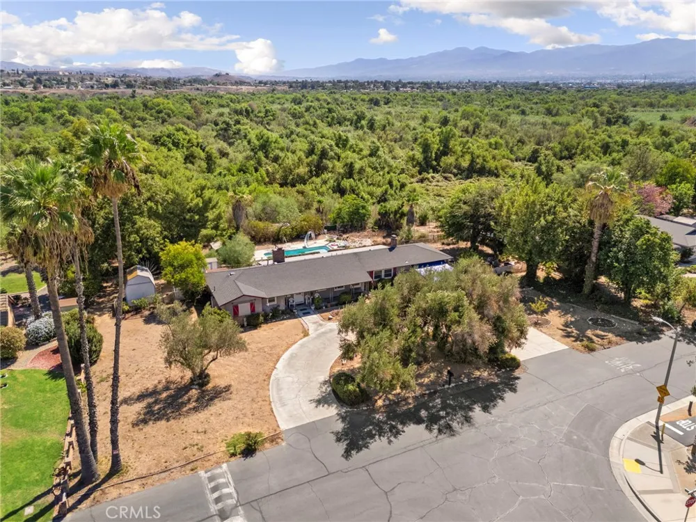 8170 Grapewin Corona, CA 92880