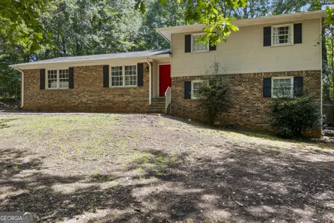527 University CIR