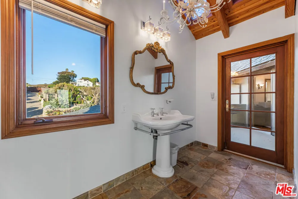 7007 Birdview Avenue Malibu, CA 90265